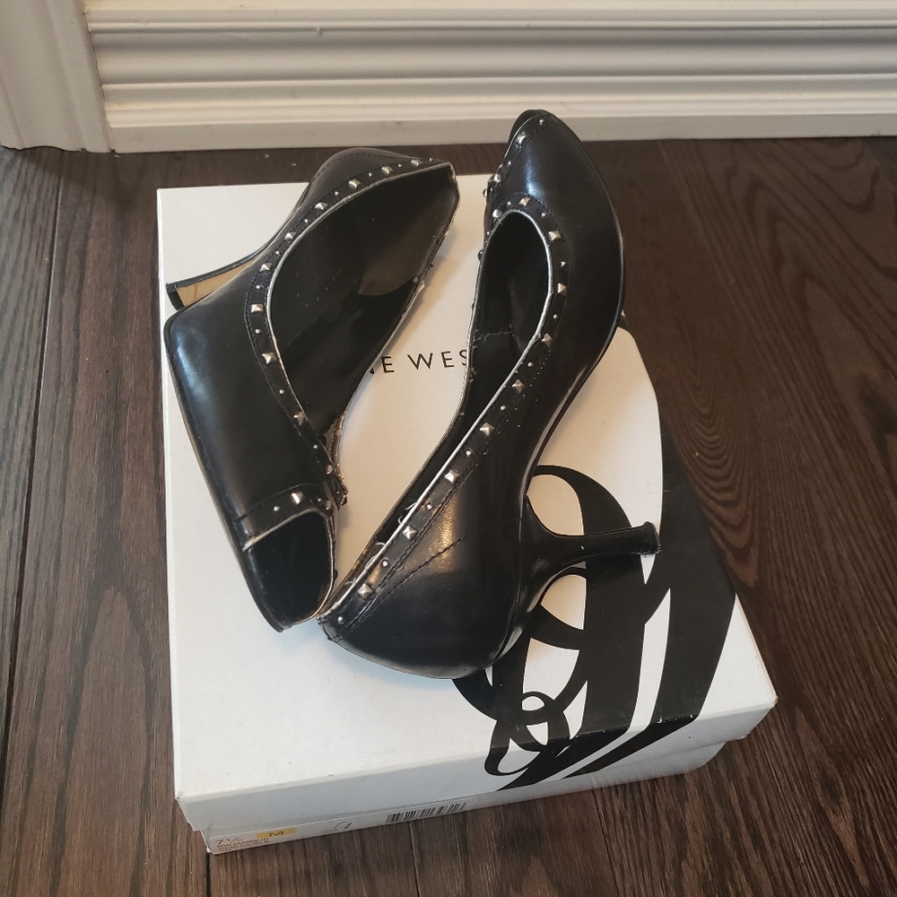 Shoes - Picture 4 of 5